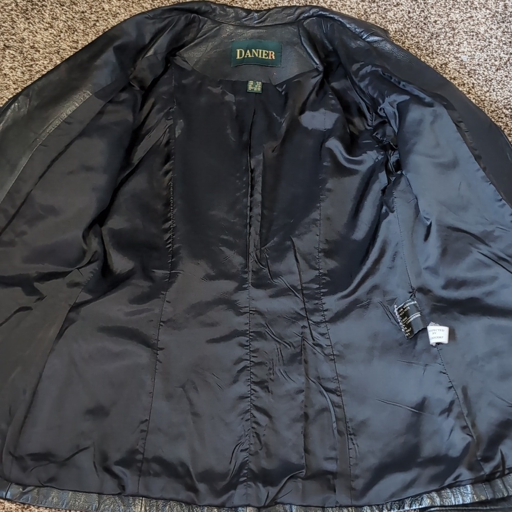 Danier Women's Black Leather Jacket Size Small - Picture 12 of 16